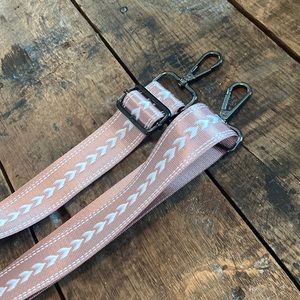 Crossbody strap - pink and white